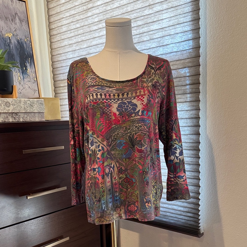 Woman's Chico's Multicolor 3/4 Sleeve Top. Size 2/L